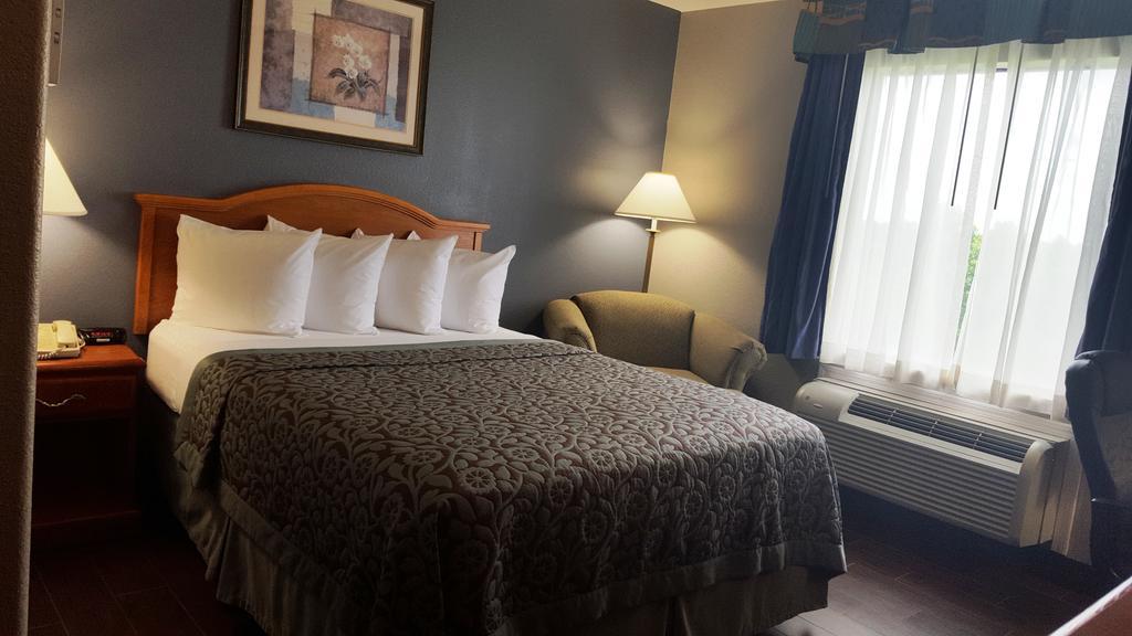 Days Inn By Wyndham Galliano La Dış mekan fotoğraf